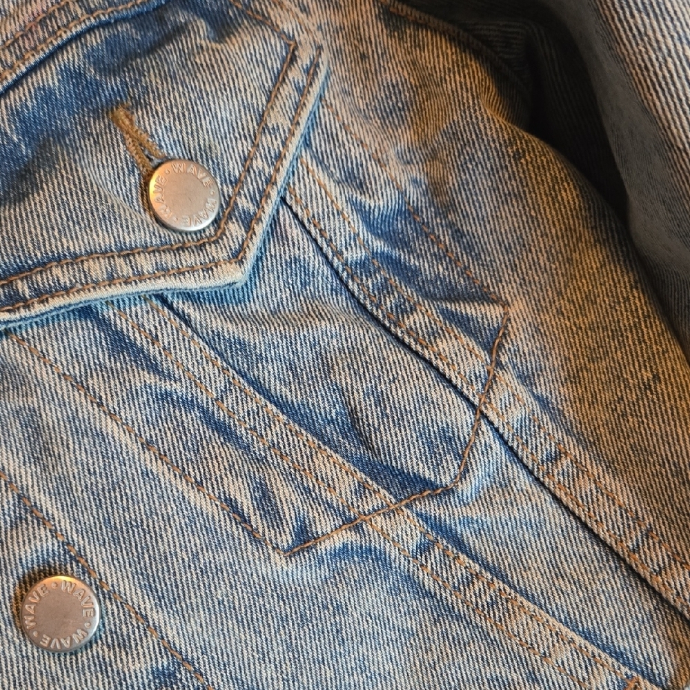 Cropped Distressed Denim Jacket - Picture 12 of 16